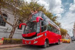 bus rojo webp